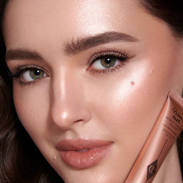 Pillow Talk Beauty Light Wand fair model Model wearing Pillow Talk Beauty Light Wand