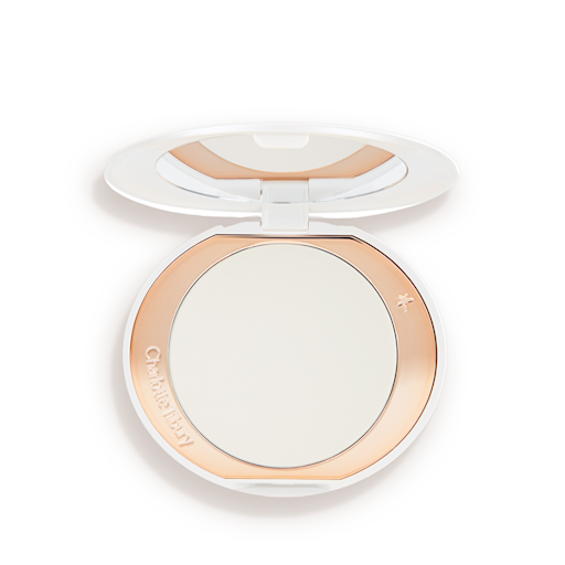 Airbrush Brightening Flawless Finish compact open An open, setting powder compact with a mirrored-lid and white and gold-coloured packaging.