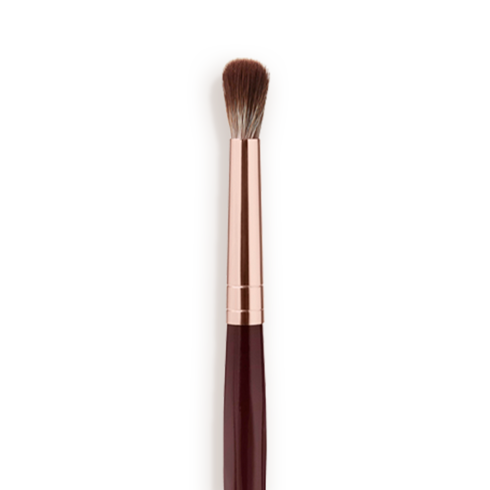 Synthetic Eye Blender Brush close-up Close-up of an eyeshadow blending brush with soft bristles and a rose-gold and dark crimson handle.