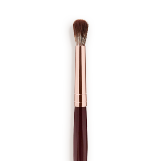 Synthetic Eye Blender Brush close-up Close-up of an eyeshadow blending brush with soft bristles and a rose-gold and dark crimson handle.