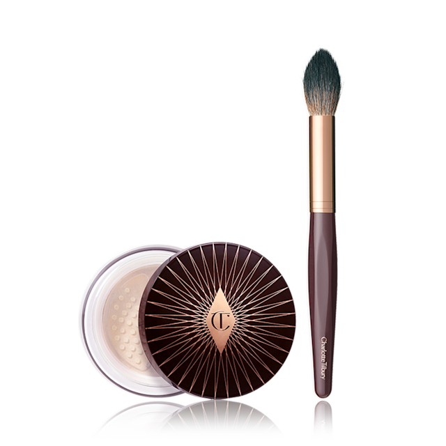 Packs de polvos mágicos y brochas Genius Aplica el polvo mágico iluminador Genius de Charlotte con su brocha Powder and Sculpt