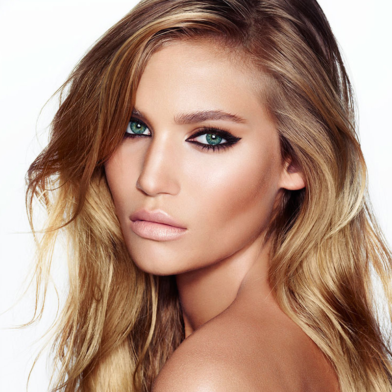 How To Apply Eyeliner Feature Image How To Apply Eyeliner Feature Image
