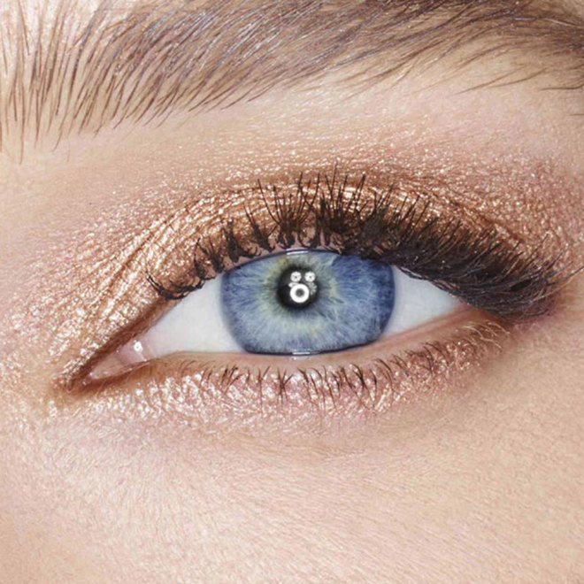 Colour Chameleon Eyeshadow Pencil in Champagne Diamonds Model Close Up Eye Shot