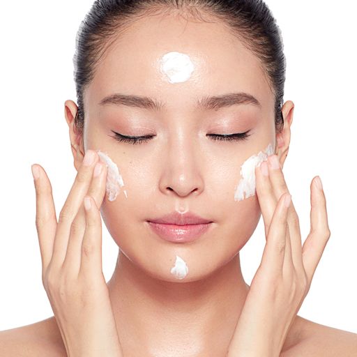 Magic Cream model charlotte-tilbury-magic-cream-application