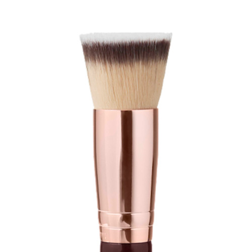 charlotte-tilbury-hollywood-complexion-brush-close-up-1