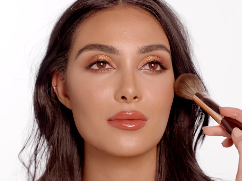 How To Do A Gold Smokey Eye Look How To Do A Gold Smokey Eye Look