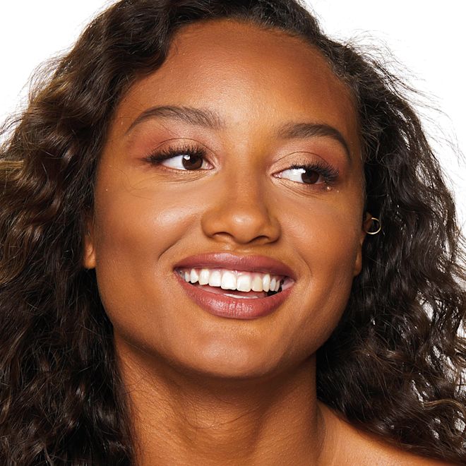 Model Magic Foundation, Hollywood Flawless Filter, Retoucher Model Magic Foundation, Hollywood Flawless Filter, Retoucher