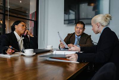 pexels-sora-shimazaki-5668490