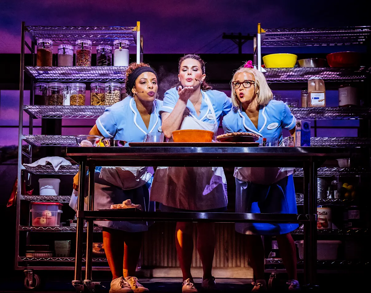 Waitress company. Photo by Marie-Andrée Lemire.