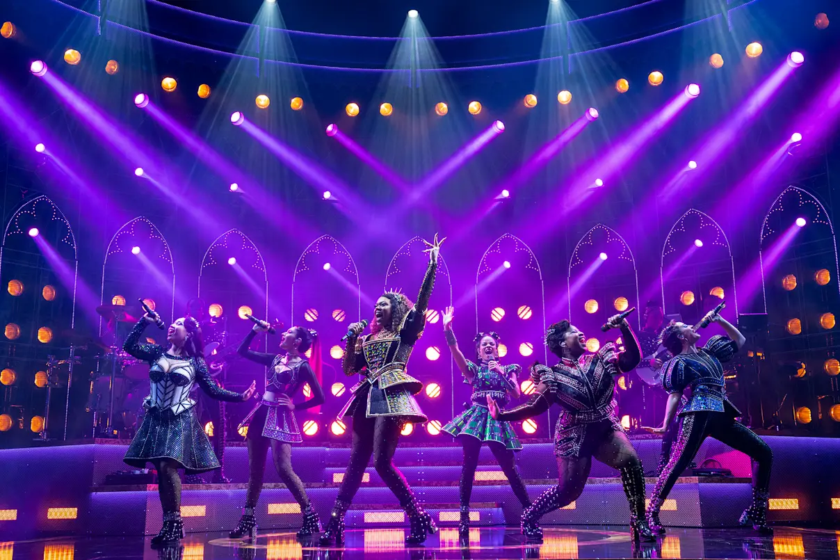 The North American Tour Aragon Company of SIX. Photo by Joan Marcus.