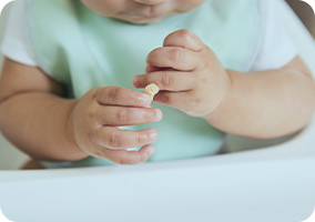 Comment éliminer les taches de nourriture sur les vêtements de bébé?