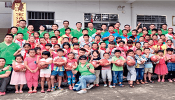 2015年9月，黃埔廠員工志愿者在福建漳浦縣寶潔熹堂希望小學。