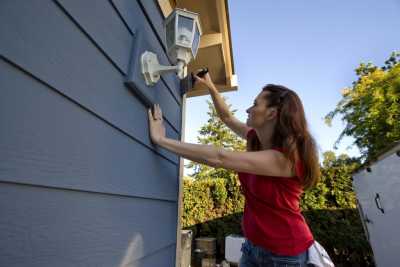 Can Vinyl Siding Be Painted? (Pros & Cons of Painting vs. Replacing the Siding)