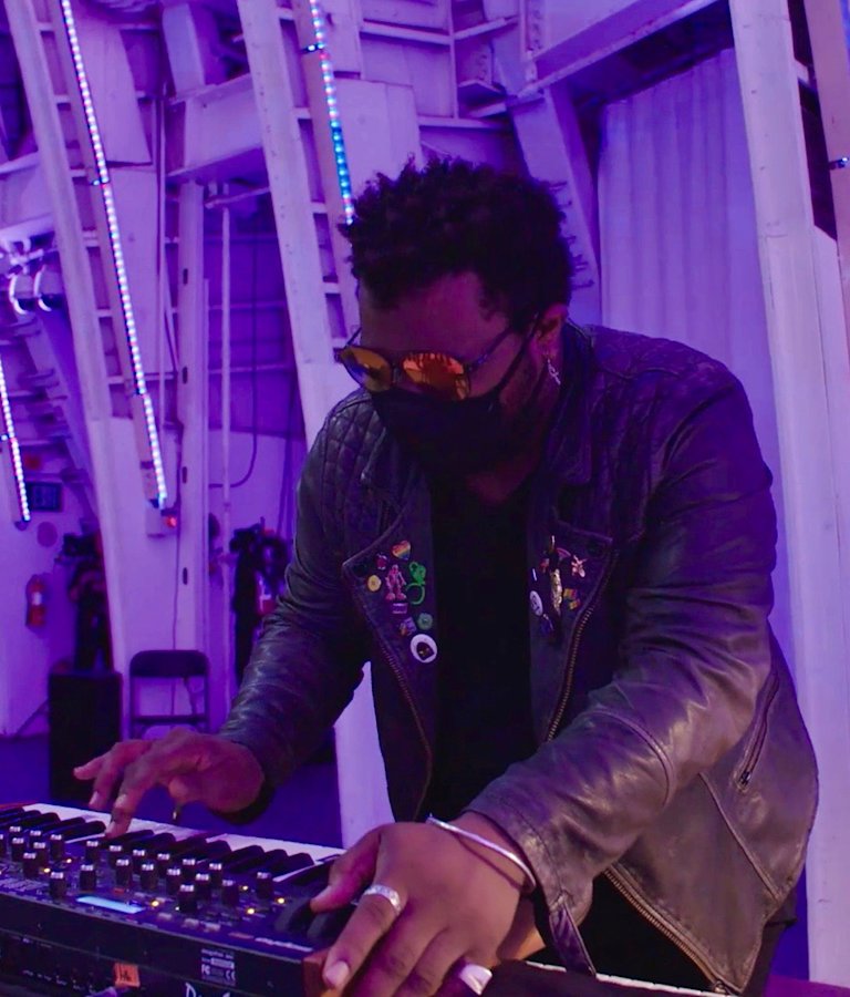 Brandon Coleman, keyboards