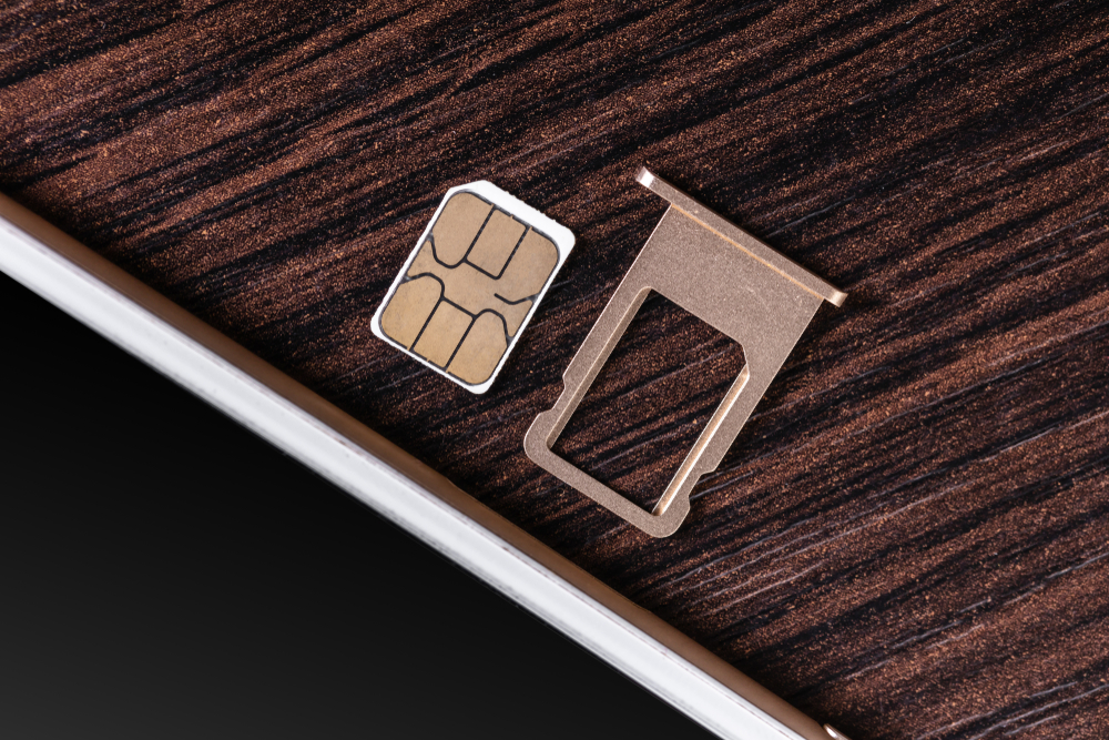 hero-homepage-mobile-phone-nano-sim-card