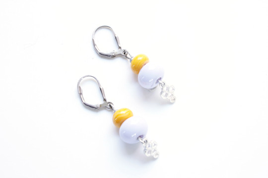 Boucles d'oreilles jaune et parme pendentif argent