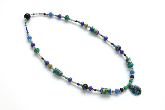Collier plume de Paon à effets moirés