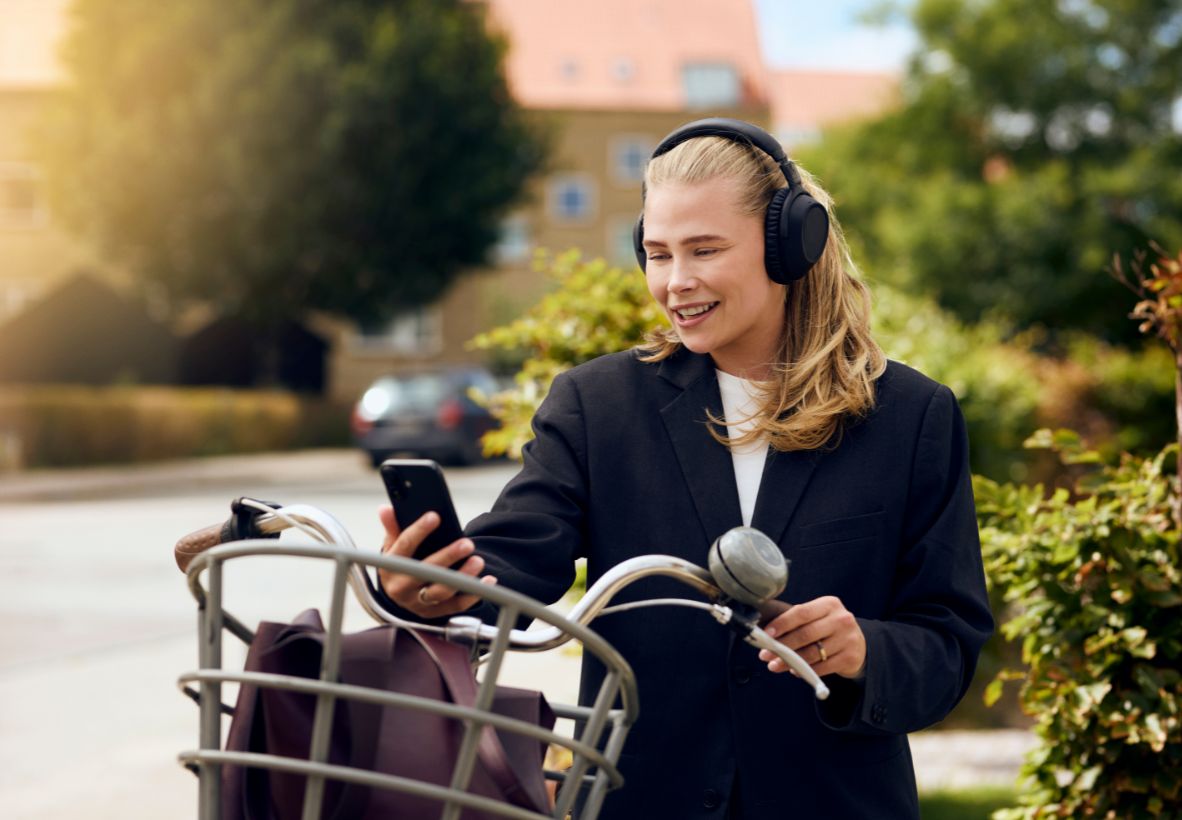 TDC_Erhverv_phone_outside_01