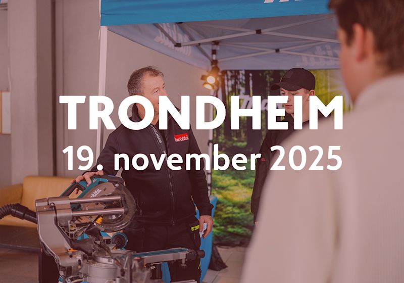 Grå kapp- og gjæringssag på stand under blått telt med tekst “Trondheim 19. november 2025”