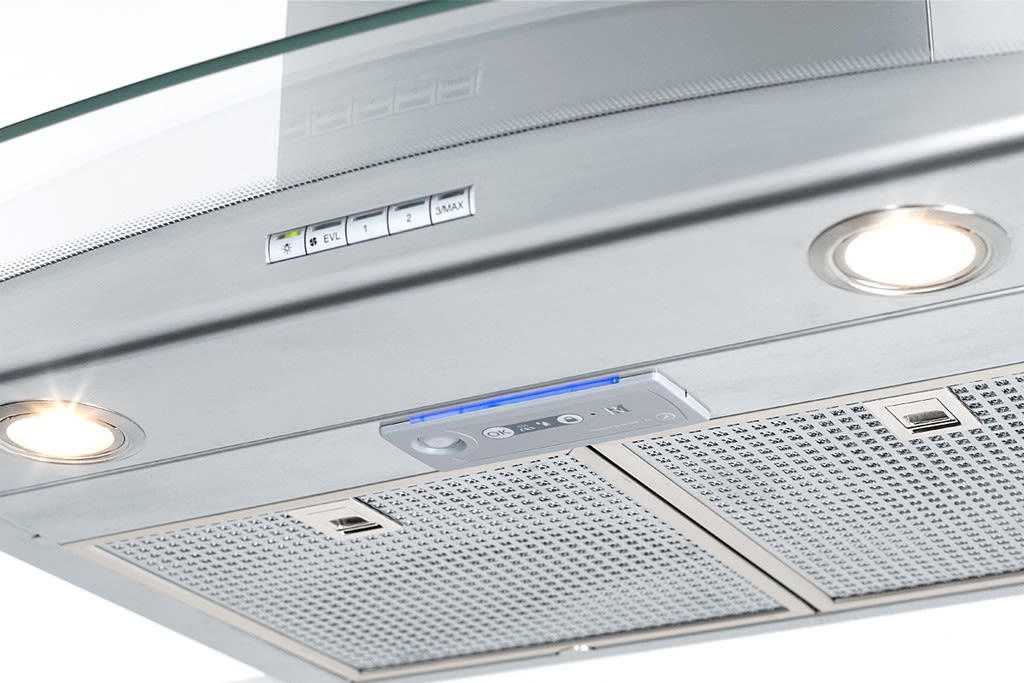 Rustfritt stål kjøkkenventilator med mesh-filtre, to varme LED-lys og blått kontrolllys.