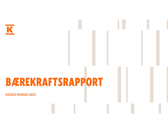 Forside Bærekraftsrapport Kesko Norge 2022: oransje tittel på hvit bakgrunn med lyse beige søyler.