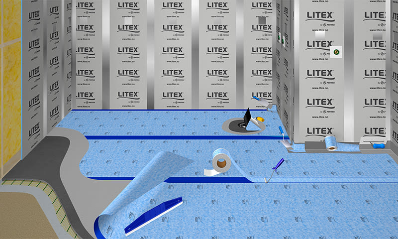 Rom i oppbygging med blå gulvfolie, hvite LITEX-plater på vegger og byggeverktøy.