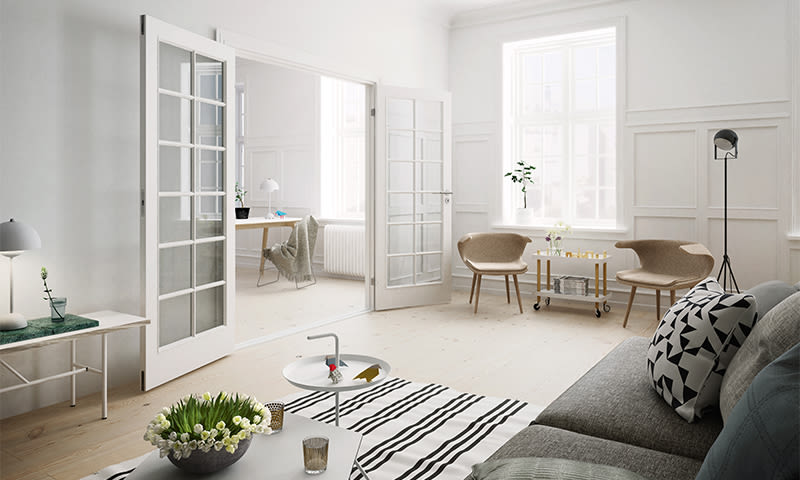 Lyst, minimalistisk oppholdsrom med franske dører mot kontor, grå sofa, stripet teppe og planter