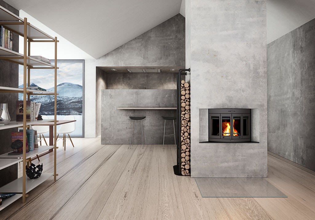 Moderne grå stuekjøkken med peis i betong, vedstabel og panoramavindu til snødekte fjell