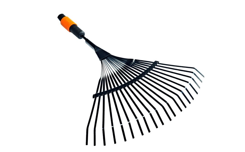 Svart løvrive i metall med oransje grep på hvit bakgrunn