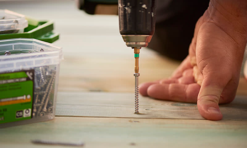 bruk gode skruer når du lager platting