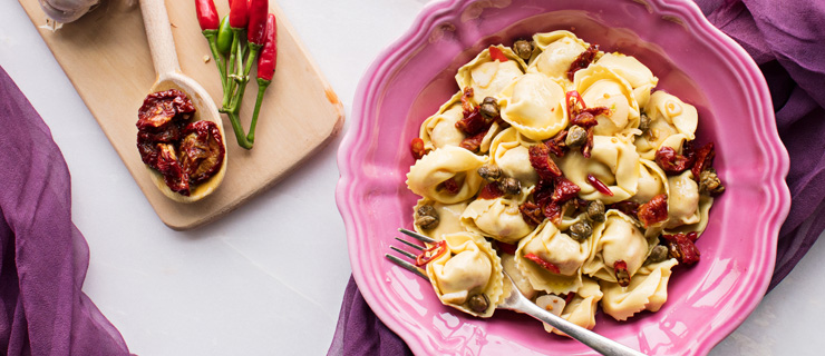 Recipe Roasted Tomato Mozzarella Tortelloni With Hot Pepper Dry Tomatoes And Fried Capers Giovanni Rana