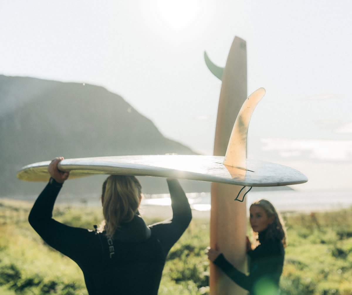 surfboard-on-head