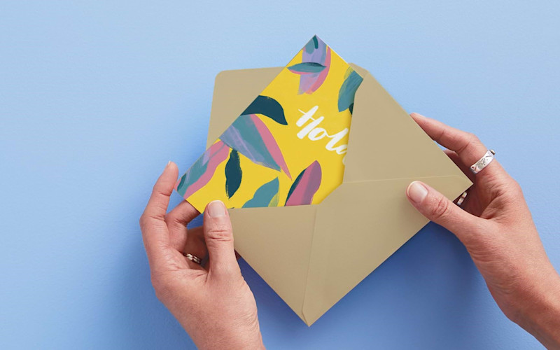 Hola Card in Envelope ARTICLE HERO IMAGE