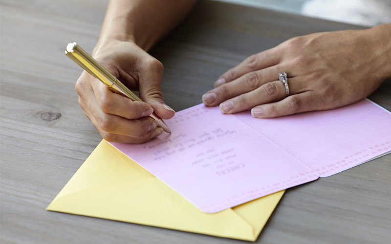 L handwriting a card