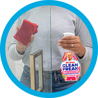 Cleaning soap scum of the shower glass