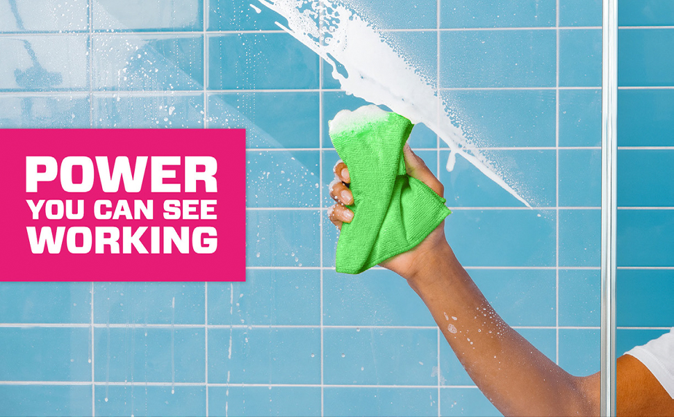 Cleaning soap scum of a shower glass with Mr. Clean CleanFreak