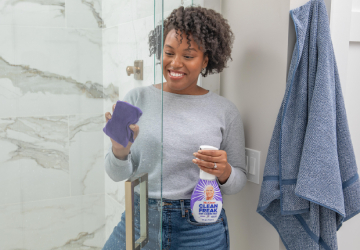 How-to-clean-glass-shower-doors-thumb