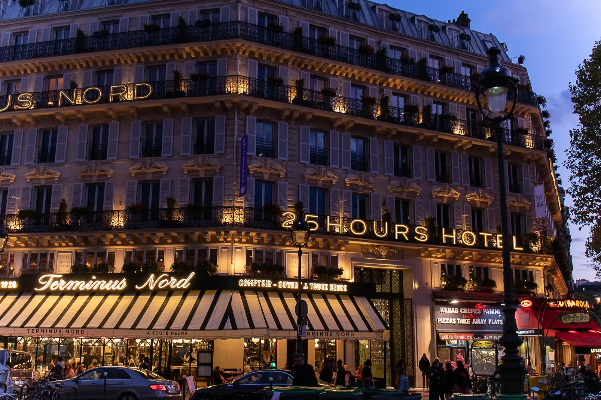 25hours-hotel-paris-front-night