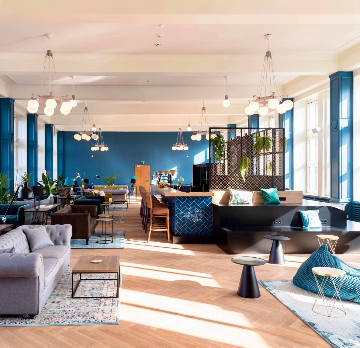 Logo hero - independent hotels PHNX