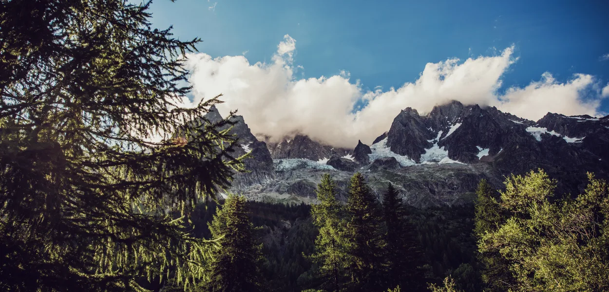 Unsere erstklassigen Produkte und technischen Kleidungen halten dich und deine Familie aktiv und in Bewegung, egal wie das Wetter oder sonst die Naturbedingungen sind. Rüste dich mit den richtigen Produkten und einer positiven Einstellung aus und schon bist du startklar!