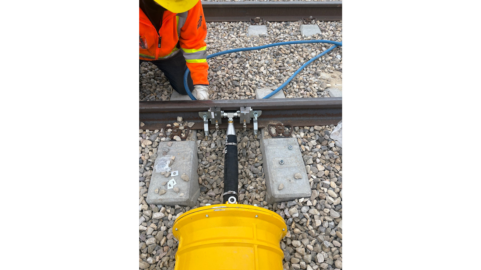 Mechanical grease applicator