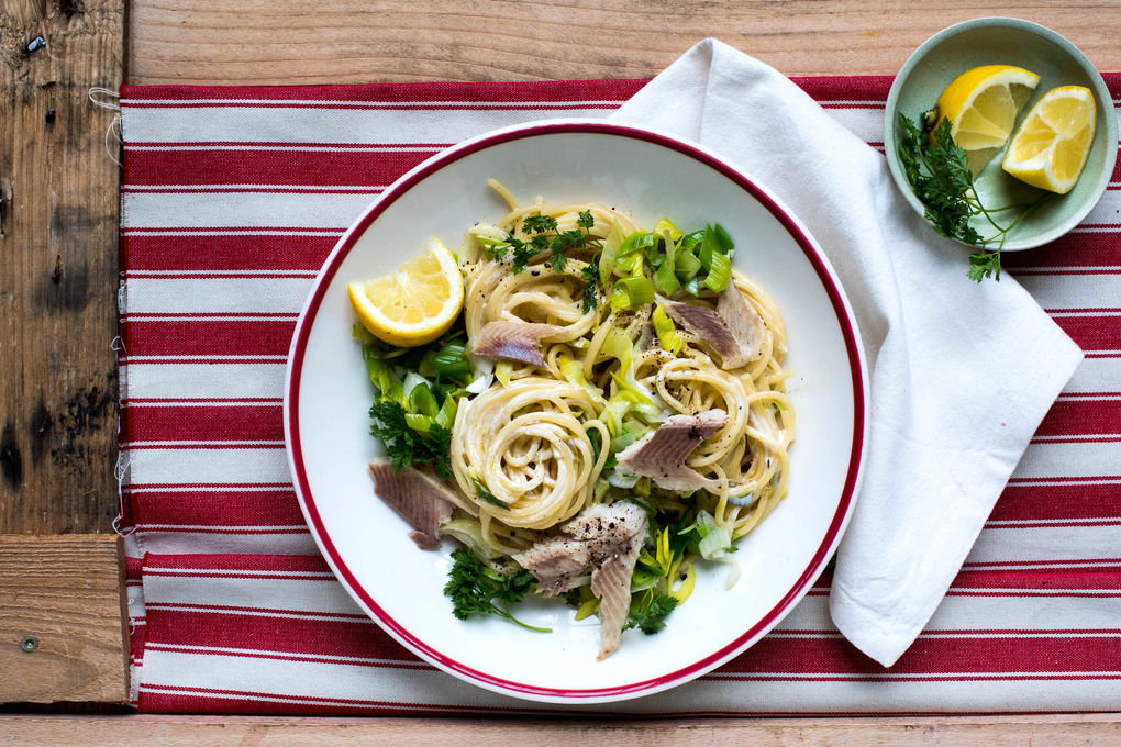 Spaghetti Carbonara mit geräuchertem Forellenfilet