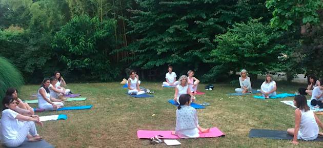 Yoga in un parco