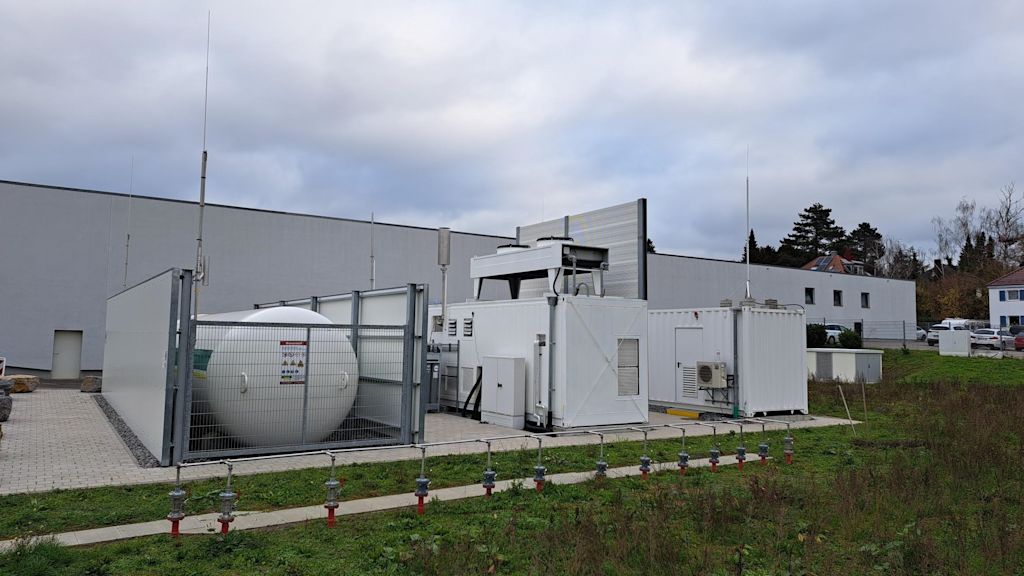 Wasserstoff-Insel Öhringen (Anlagenteile v. l. n. r.): Mischanlage - Elektrolyseur - Reservespeicher