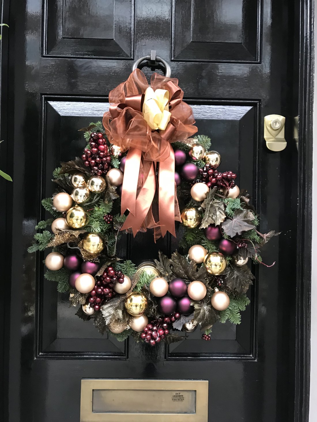 gielly-green-door-wreath