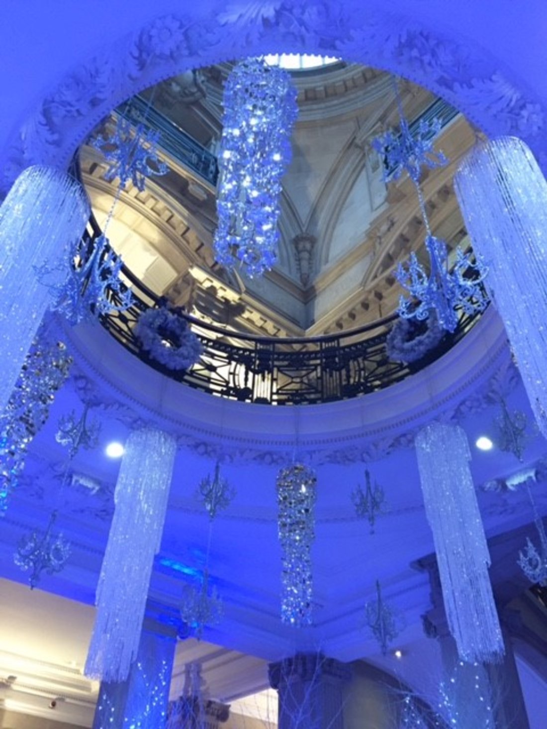 OGGS-venue-lobby-rotunda-hanging-xmas-chandeliers