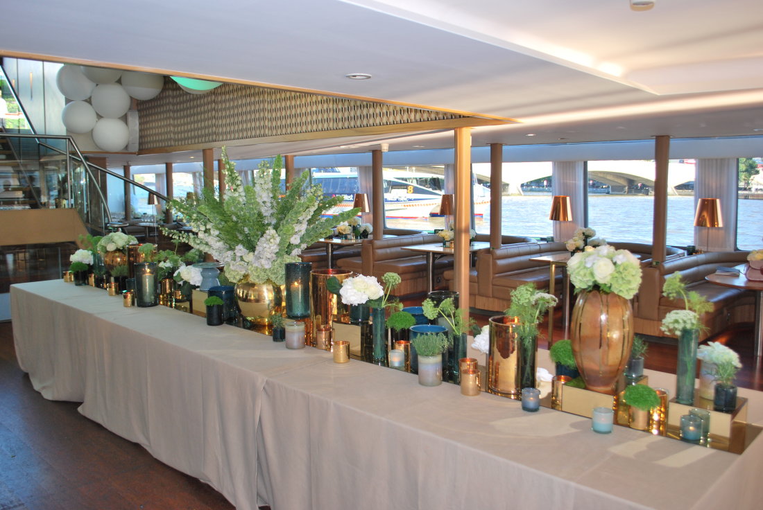 central-table-vase-display-boat-party