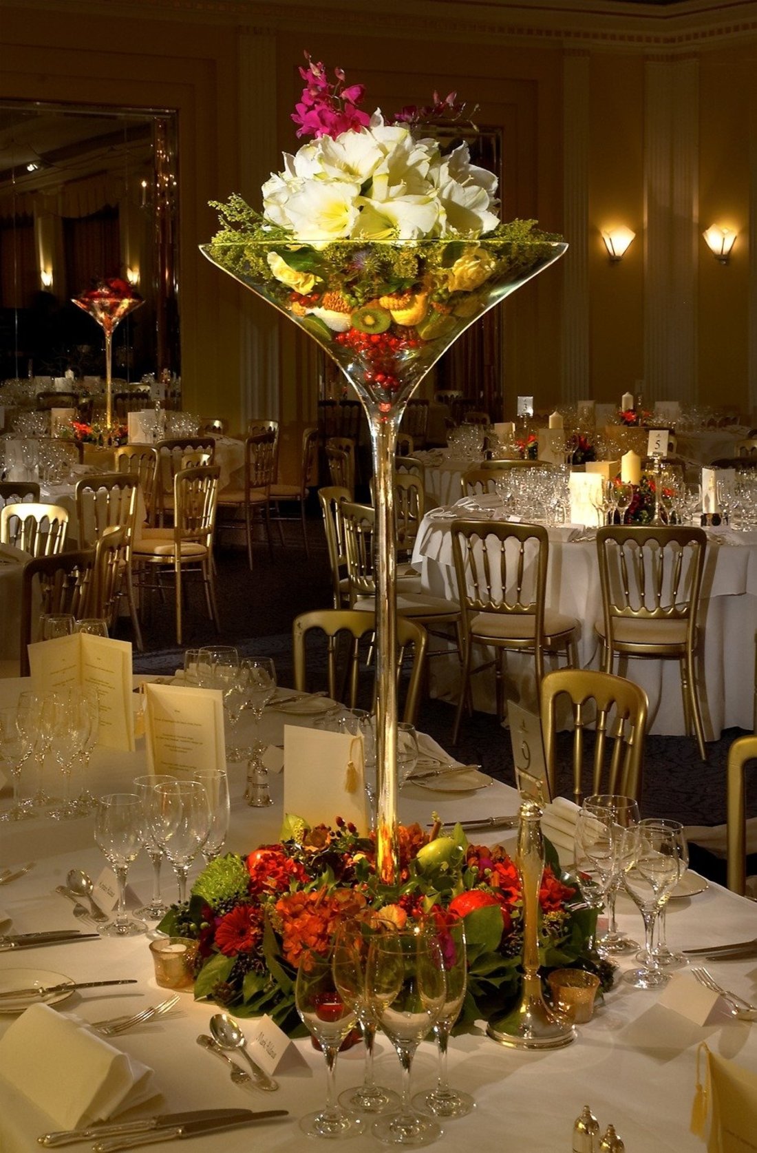 martini-flower-vase-wedding-fruits-flowers