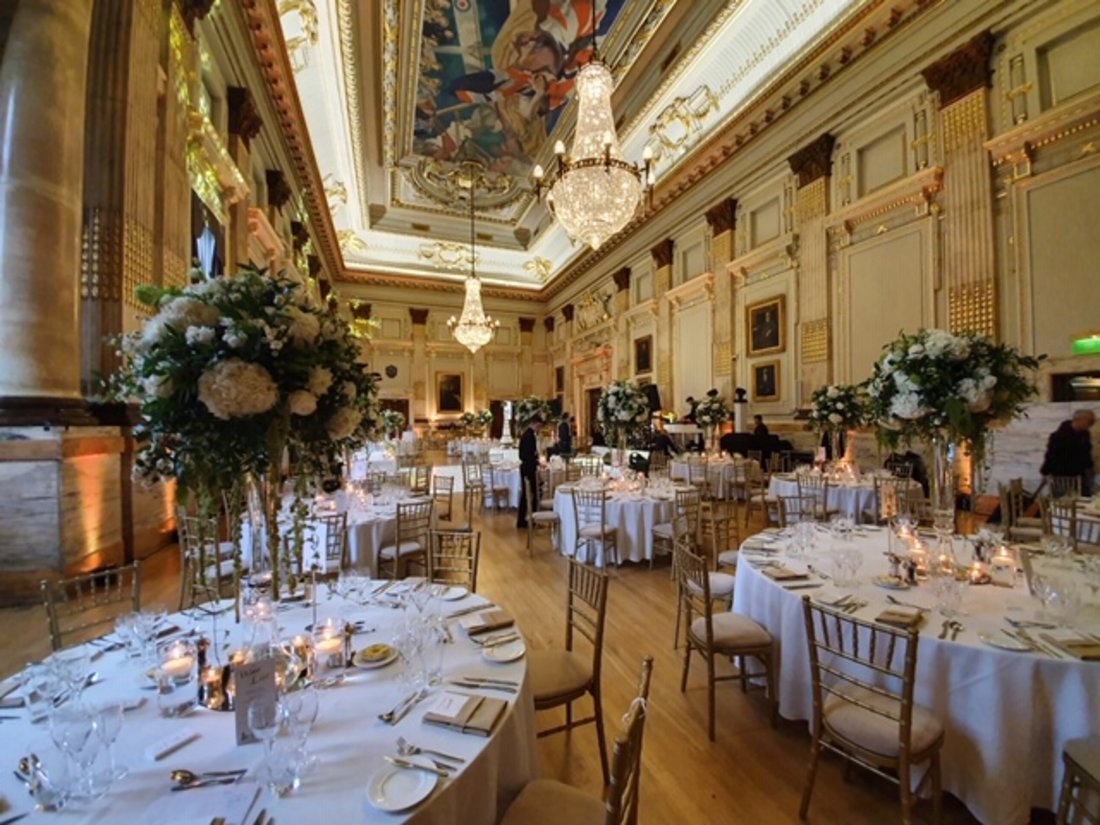 stunning-wedding-OGGS-venue-bride-flowers-tables-dreamy