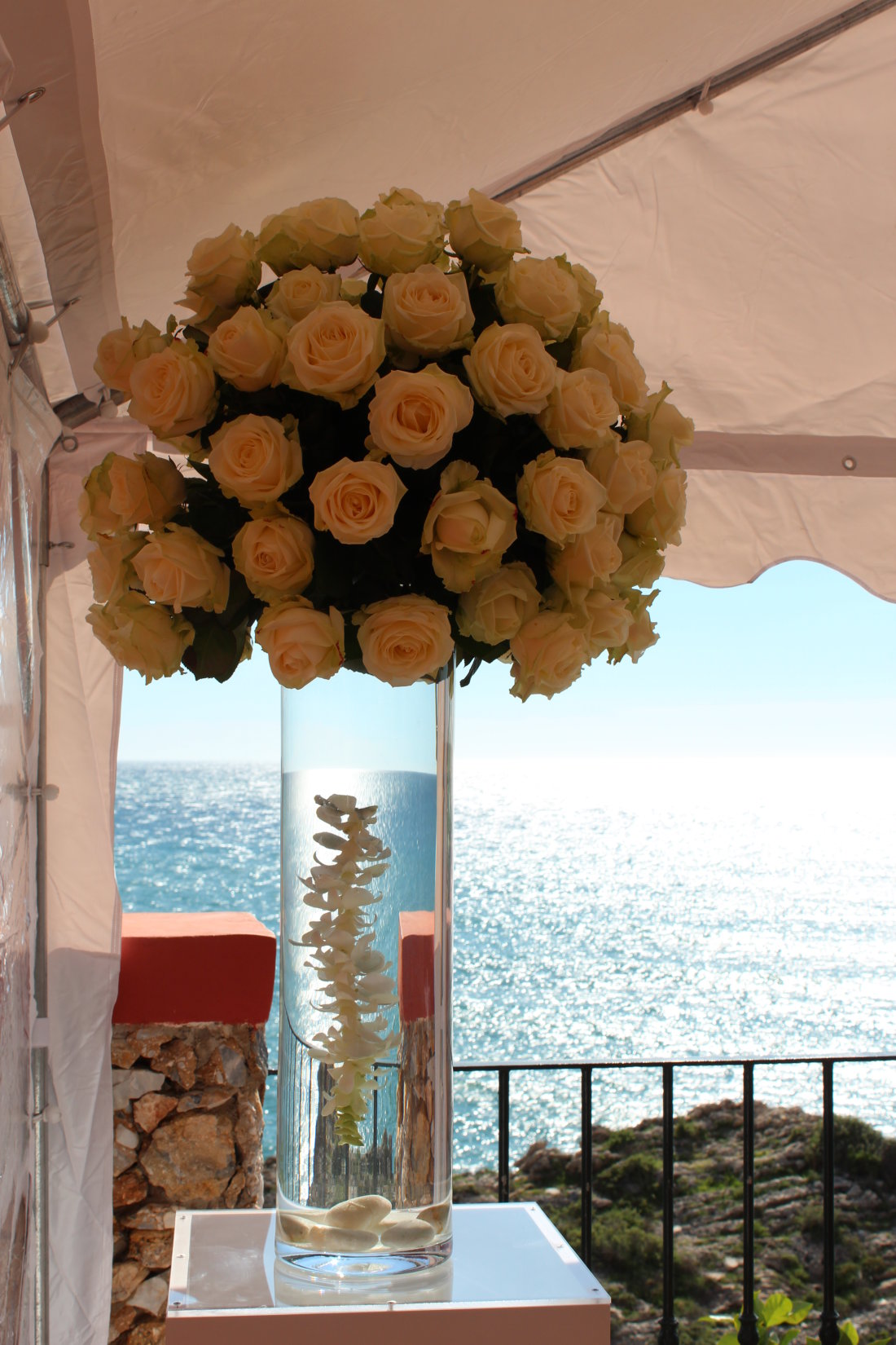 spain-wedding-roses-flowers